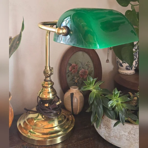 Elegant Green and Gold Banker's Lamp - Picture 7 of 12